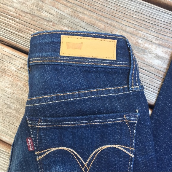 Levis - Picture 3 of 6